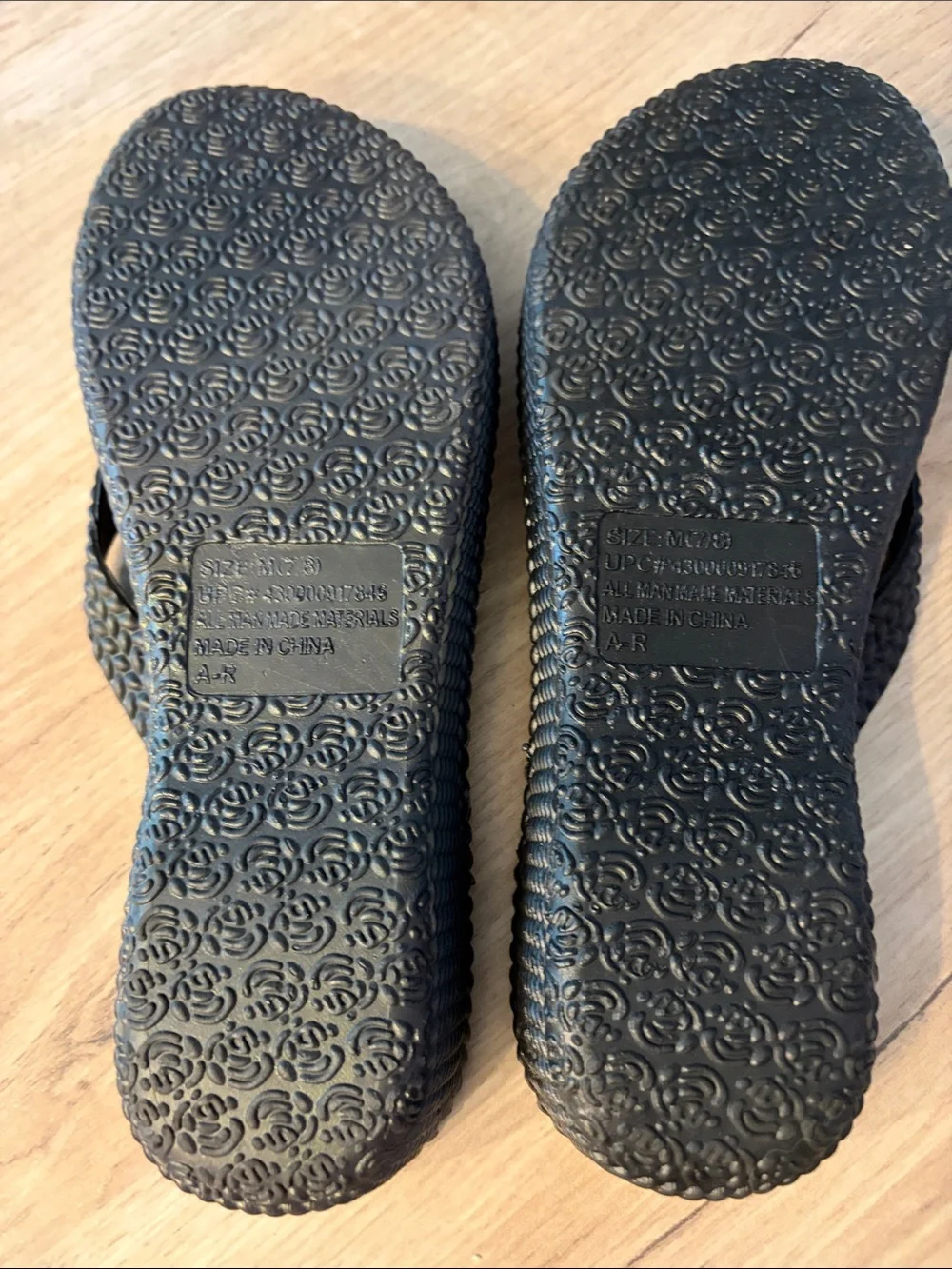 WOMENS BLACK MASSAGE FLIP FLOP SANDALS TEXTURED ACUPRESSURE COMFORT THONG SZ 7/8